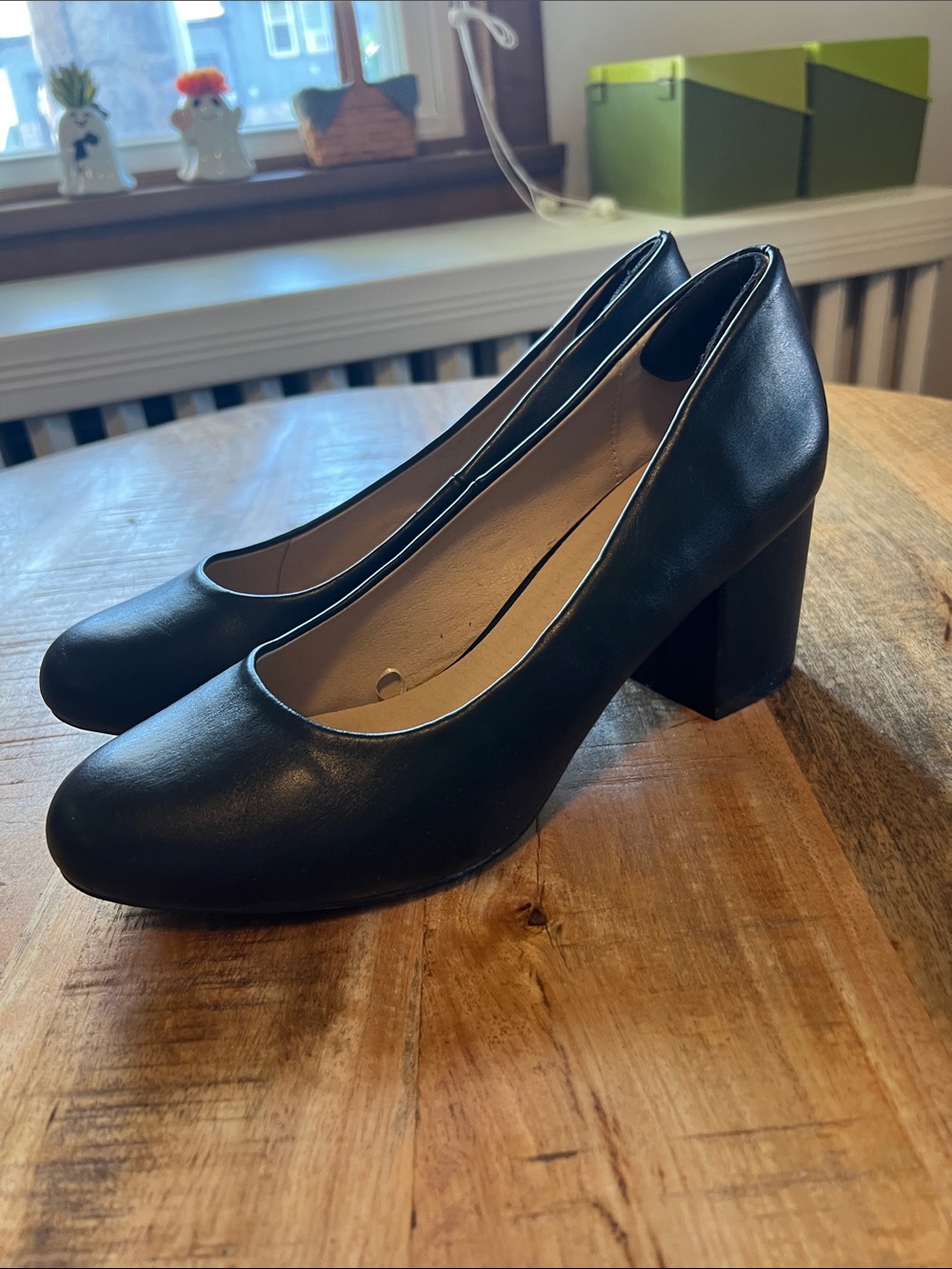 Daily Shoes Classic Black Block Heel Pumps - Women’s size 8.5